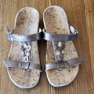 Vionic sandals size 7